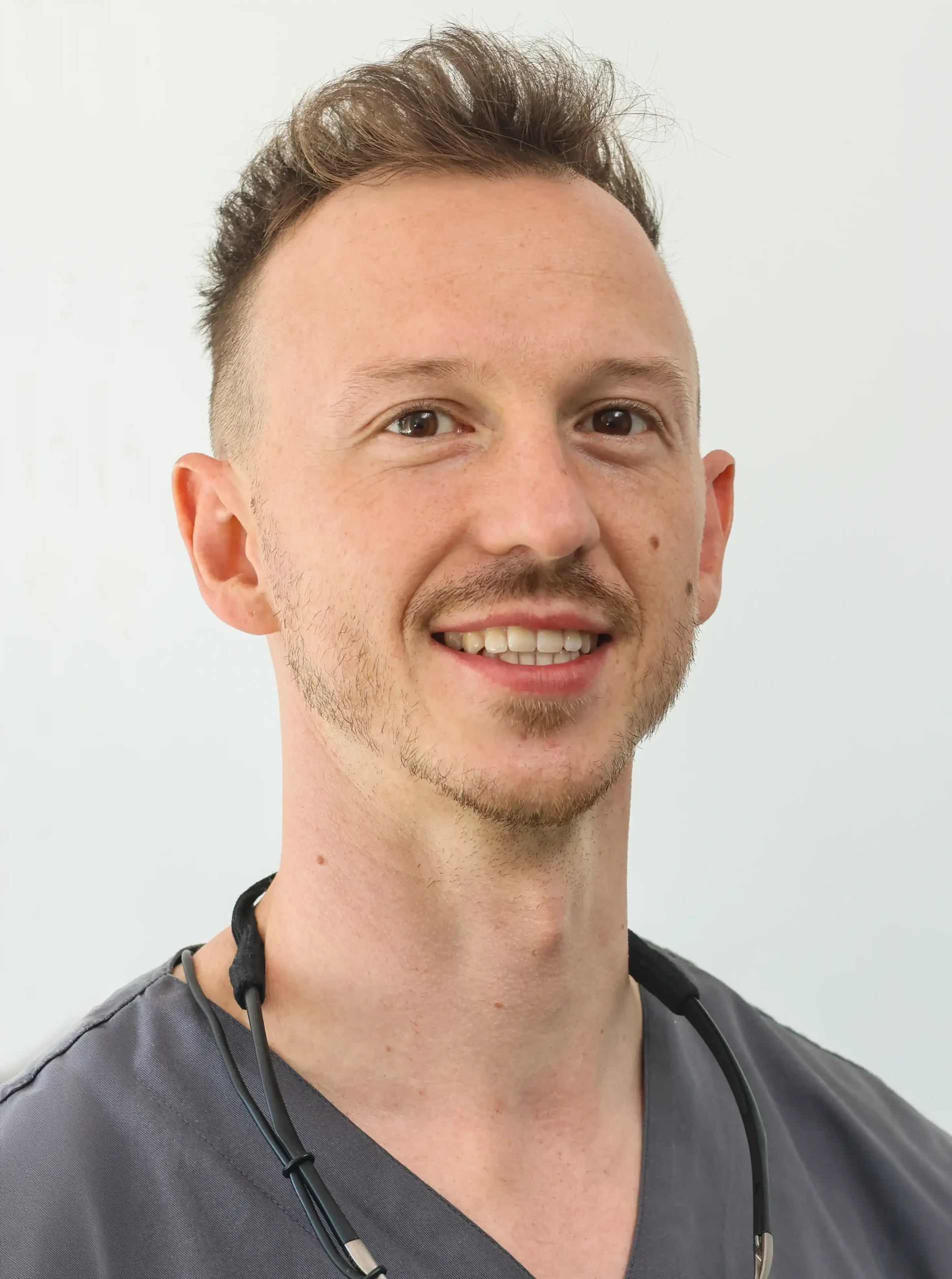 Florian Schneider, Zahnarzt bei FEST-Zahnärzte